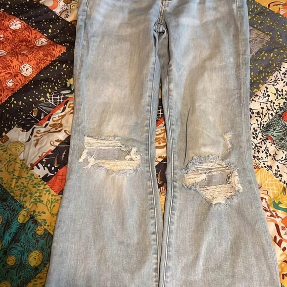 American Eagle Outfitters Light Blue Distressed Boyfriend Jeans - Picture 1 of 1
